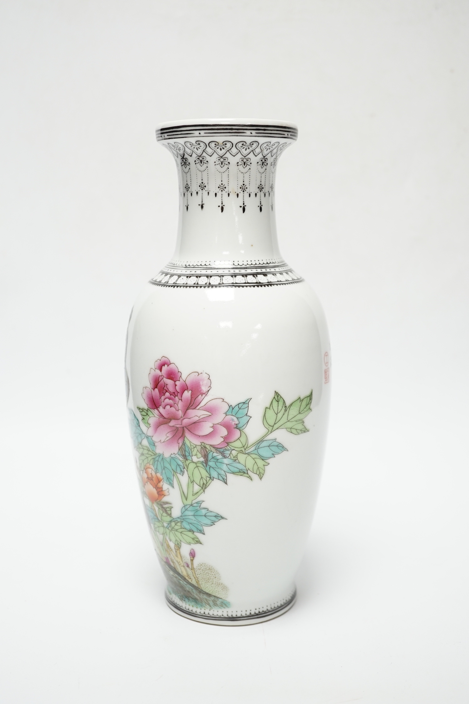 A Chinese famille rose vase, 25cm